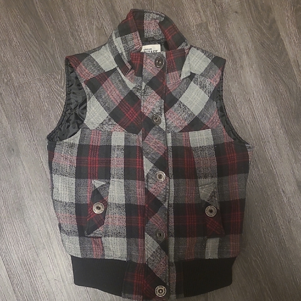 Urban Heritage Checkered Vest in Red and Black